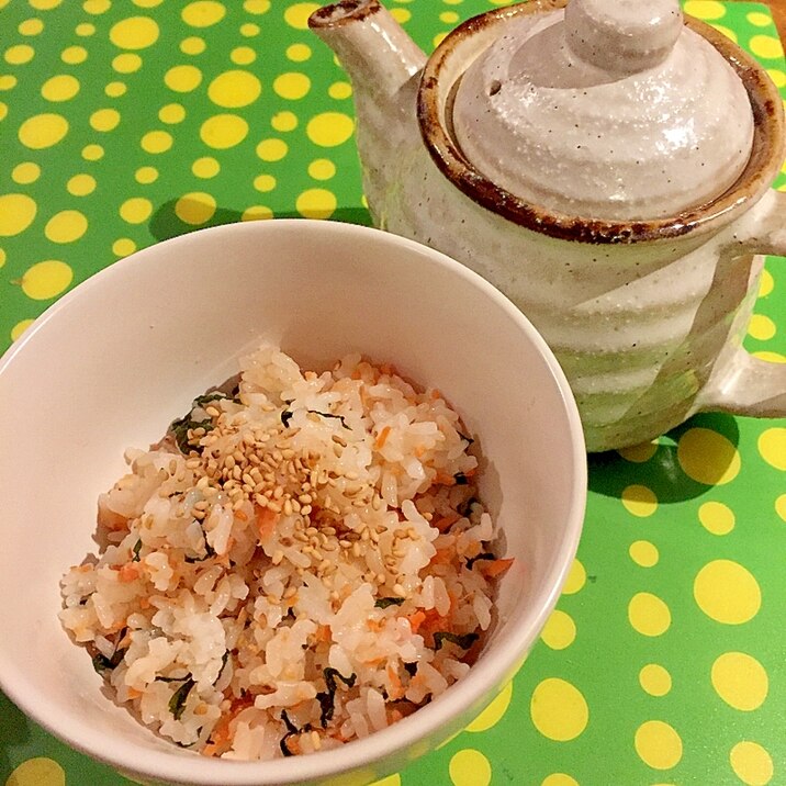 鮭フレーク✕大葉✕梅の混ぜご飯　→だし茶漬け